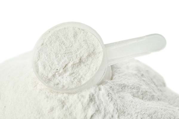 Kreatin intas ofta som vitt pulver och man ska vara försiktigt så man inte tar för mycket per dag.