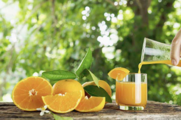 C-vitamin fungerar som antioxidant och behövs bland annat för att bygga upp kroppens brosk- och benvävnad.